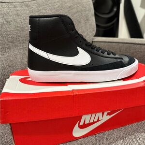 Nike Black and White High-Top blazers